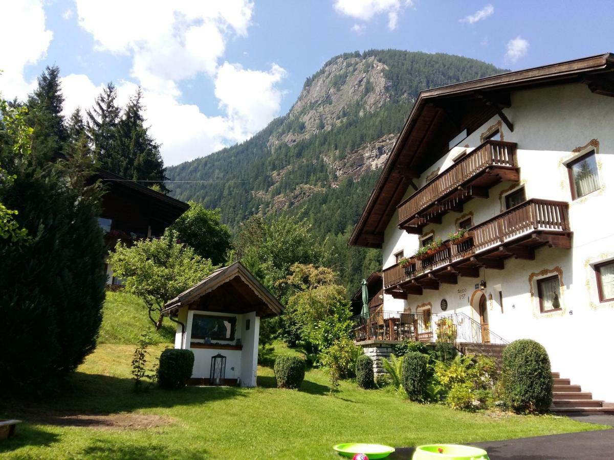 Haus Fiegl Hotell Oetz Exteriör bild
