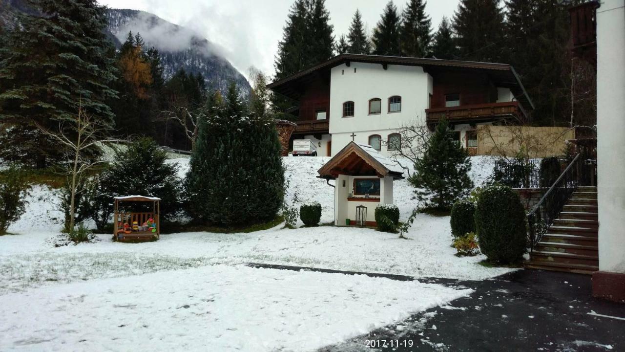 Haus Fiegl Hotell Oetz Exteriör bild